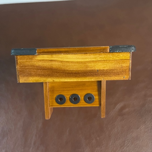 Very Rare Miniature Wood Billiards Table with Accessories by John Gullaksen. - Picture 12 of 15